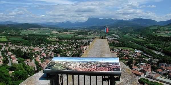 Bild: Blick vom Donjon in Crest