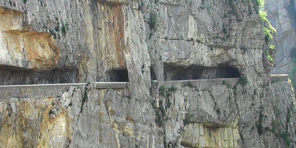 Bild: Besondere Strassenführung in den Grand Goulets Bild: Besondere Strassenführung in den Grand Goulets