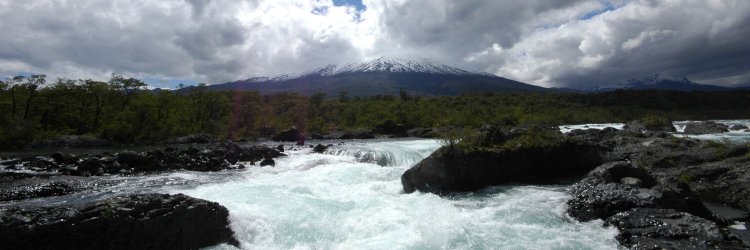 Bild: Salto Petrohue mit Osorno Bild: Salto Petrohue mit Osorno
