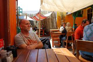 Bild: Müde im Cafe Bild: Müde im Cafe