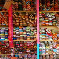 Bunte Schuhe Stapelweise Bunte Schuhe Stapelweise