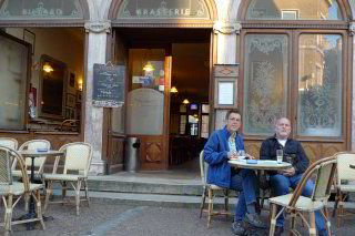 Aperitif im Cafe Parisien Aperitif im Cafe Parisien