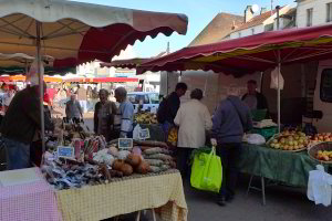 Markt in Avallon Markt in Avallon