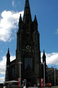 entweihte Kirche mit Café und Veranstaltungsbüro entweihte Kirche mit Café und Veranstaltungsbüro