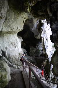 Am Eingang der Pathok-Höhle Am Eingang der Pathok-Höhle