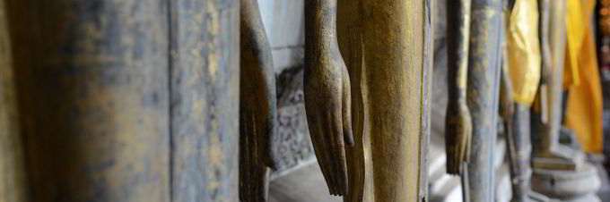 Buddhas in der Regenanbetungsgeste Buddhas in der Regenanbetungsgeste