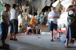in der Pak Ou Höhle in der Pak Ou Höhle