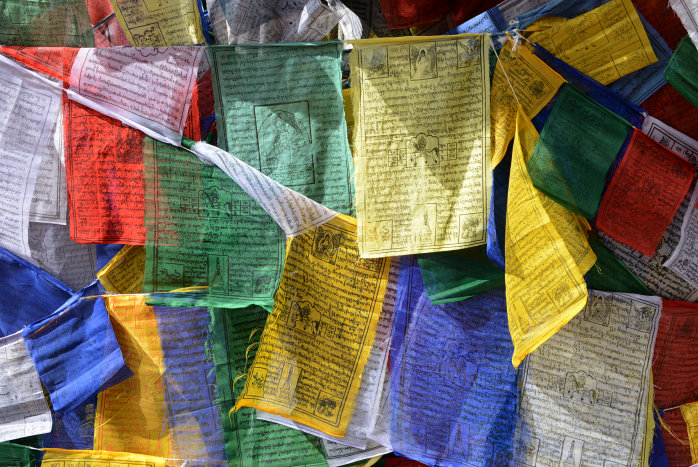Prayerflags am Wendepunkt des Weges