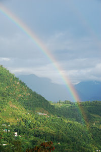Bild: Morgens früh ein Regenbogen über dem Tal Bild: Morgens früh ein Regenbogen über dem Tal