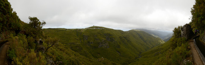 Panorama von der Levada auf den vollen Parkplatz Panorama von der Levada auf den vollen Parkplatz