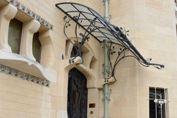 Eingang der Villa Majorelle im Art Nouveau Stil Eingang der Villa Majorelle im Art Nouveau Stil