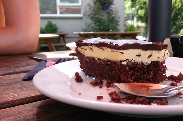 Kuchen mit sonnenbrandfreiem West-Arm Kuchen mit sonnenbrandfreiem West-Arm