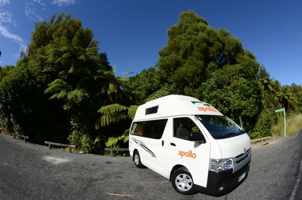 Unser Camper am Wanderparkplatz