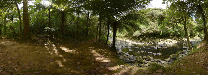 Bild: Der Weg geht immer an einem Bach entlang Bild: Der Weg geht immer an einem Bach entlang