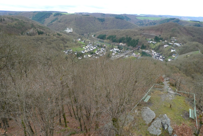 Erster Blick auf Kloster Arnstein und Obernhof Erster Blick auf Kloster Arnstein und Obernhof