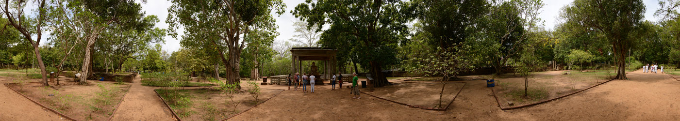 Bild: 360°-Panorama an einer Buddhastatue Bild: 360°-Panorama an einer Buddhastatue