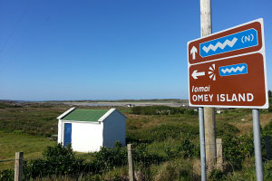 Bild: Ein neues Schild in Claddaghduff Bild: Ein neues Schild in Claddaghduff