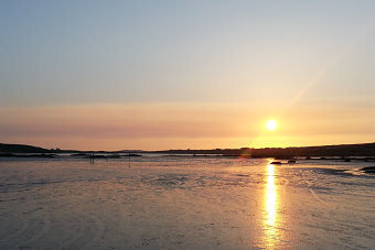 Bild: Ein Sonnenuntergang, eine Flasche Wein ... was braucht man mehr? Bild: Ein Sonnenuntergang, eine Flasche Wein ... was braucht man mehr?