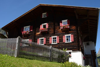 Bild: Ein typisches Walserhaus Bild: Ein typisches Walserhaus