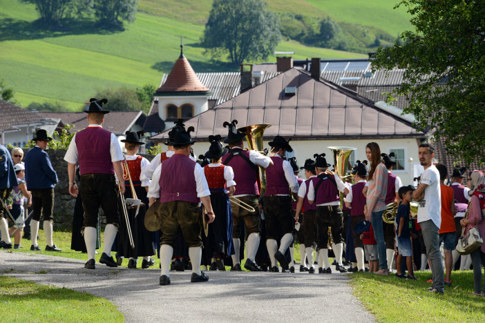 Aufstellen zur Prozession Aufstellen zur Prozession