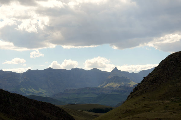 Nochmals die Drakensberge im Dunst Nochmals die Drakensberge im Dunst