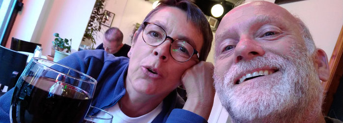 Bild: Ein Merlot mit Blick auf den Schlenderboulevard Bild: Ein Merlot mit Blick auf den Schlenderboulevard