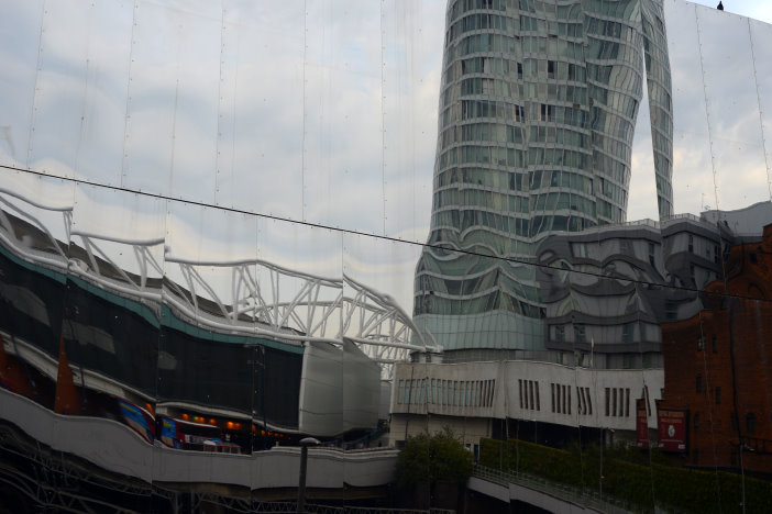 Spiegelung im Bahnhofsdach Spiegelung im Bahnhofsdach