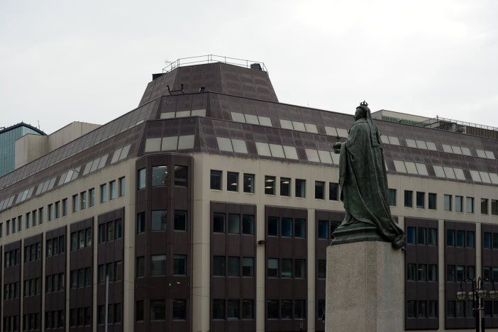 Irgendwo steht sie immer Irgendwo steht sie immer