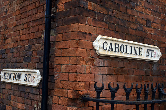 Strassenecke mit -schildern Strassenecke mit -schildern