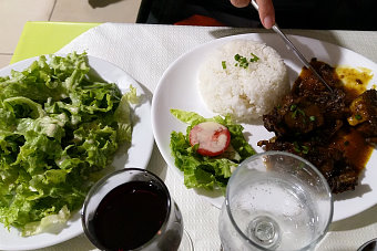 Bild: Salat und das Hühnchen-Cari Bild: Salat und das Hühnchen-Cari