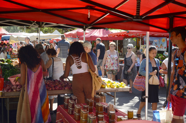 Auf dem Markt in St.Leu Auf dem Markt in St.Leu