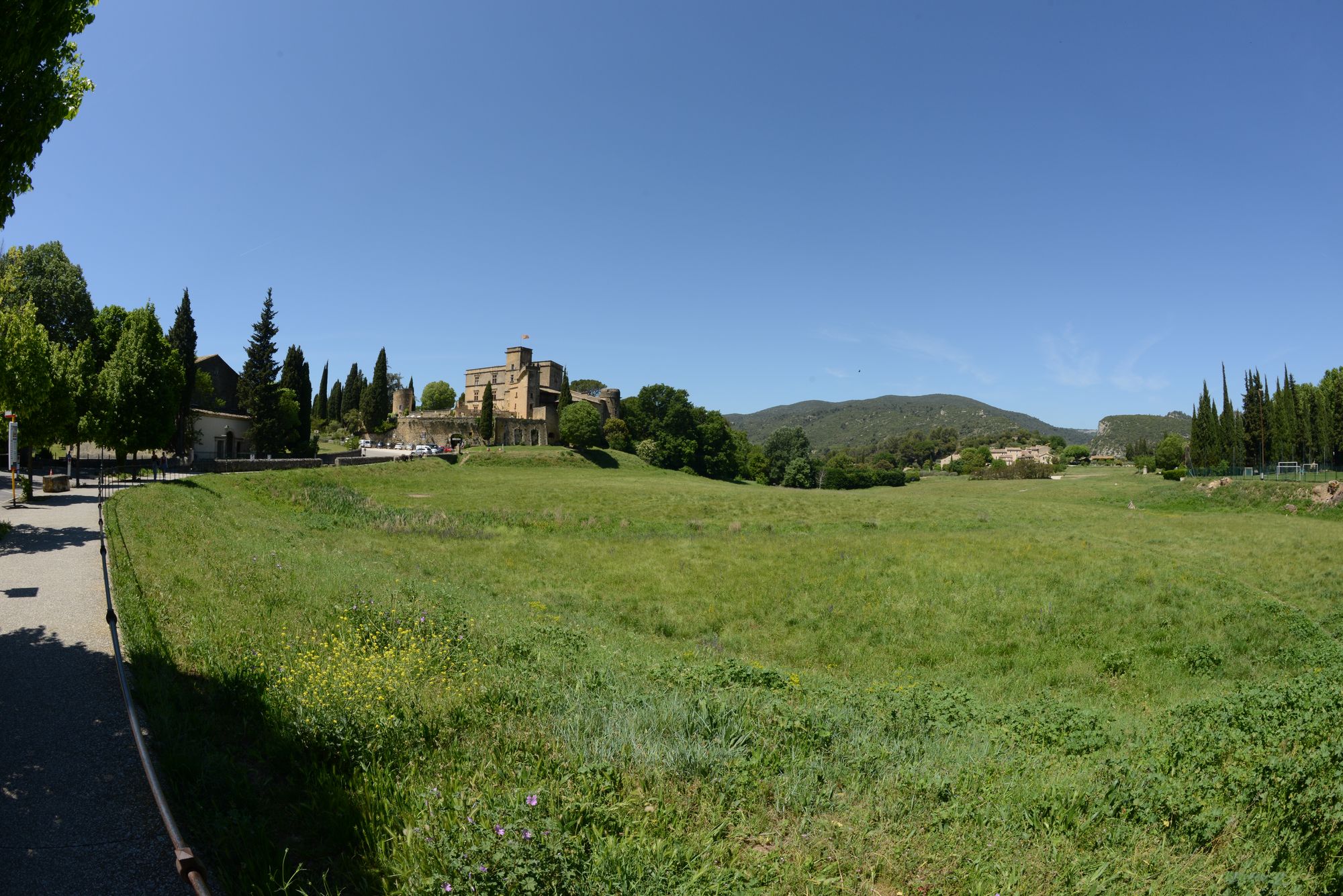 Das Schloß in Lourmarin Das Schloß in Lourmarin