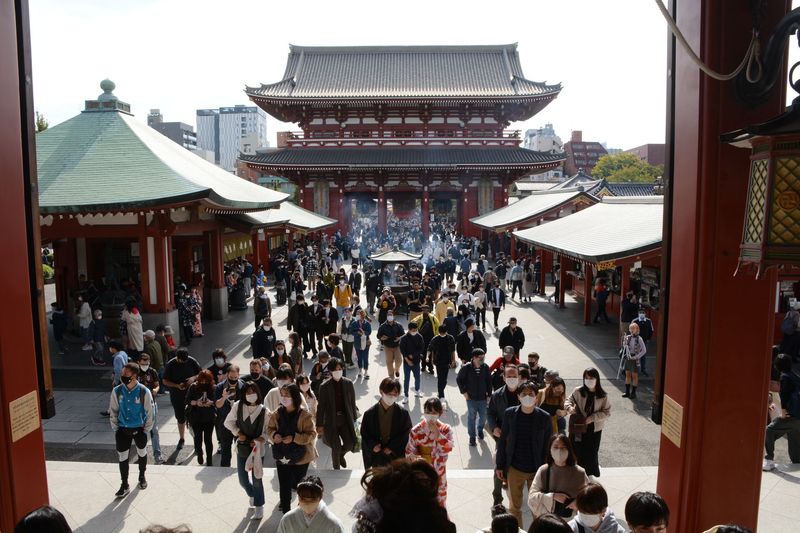 Blick aus dem Shinto-Schrein heraus Blick aus dem Shinto-Schrein heraus