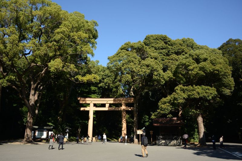 Typisches Tor zu einem Shinto-Schrein Typisches Tor zu einem Shinto-Schrein