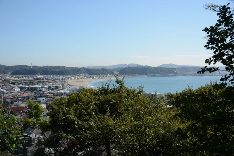 Kamakura vom Aussichtspunkt im Garten aus gesehen Kamakura vom Aussichtspunkt im Garten aus gesehen