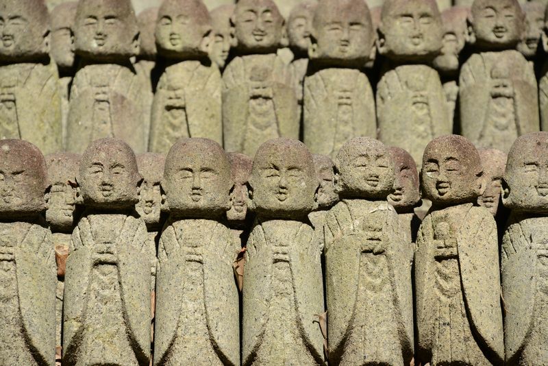 Im Garten sind Massen von Statuen zu finden Im Garten sind Massen von Statuen zu finden