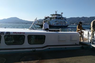 Fähre und Schnellboot Fähre und Schnellboot