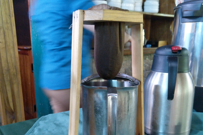 Eine selbstgebaute Kaffeemaschine in Betrieb Eine selbstgebaute Kaffeemaschine in Betrieb