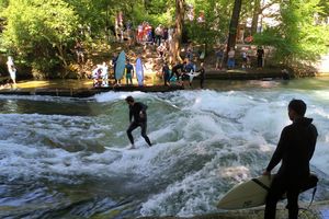 Video Surfen auf der Isar Video Surfen auf der Isar