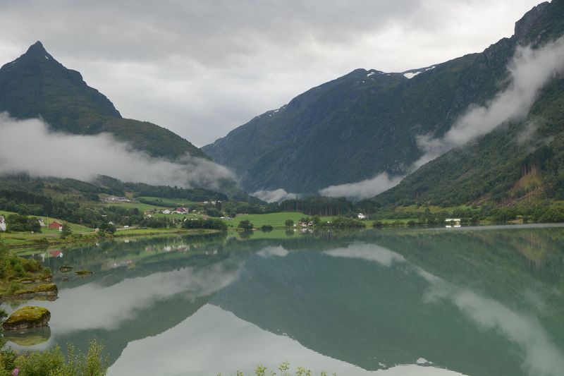 In das Tal dahinten fahren wir jetzt rein In das Tal dahinten fahren wir jetzt rein