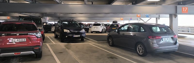 Vorsichtshalber mal ein Wiederfindbild gemacht in dem riesigen Parkhaus Vorsichtshalber mal ein Wiederfindbild gemacht in dem riesigen Parkhaus