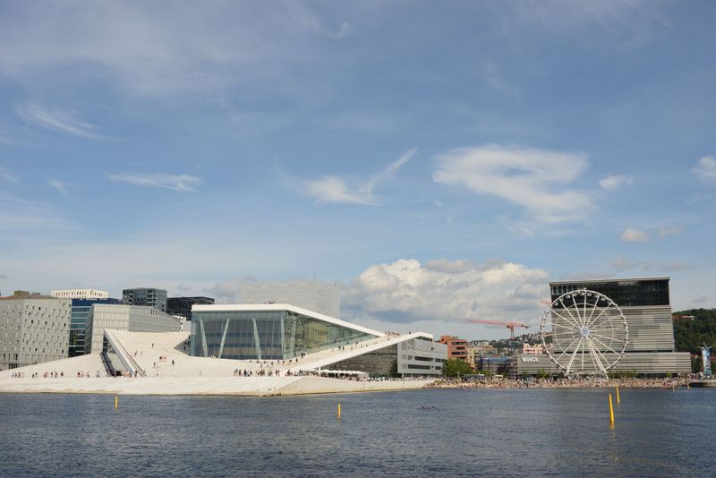 Das Opernhaus, das Munch-Museum und ein Badestrand mit Riesenrad Das Opernhaus, das Munch-Museum und ein Badestrand mit Riesenrad