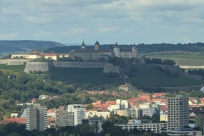 Die Burg von Weitem Die Burg von Weitem